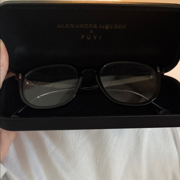 Fendi Elegant Black Eyewear - Picture 9 of 9